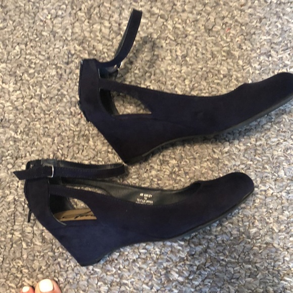 American Rag cie blue pump shoe, size 7 - Picture 5 of 6